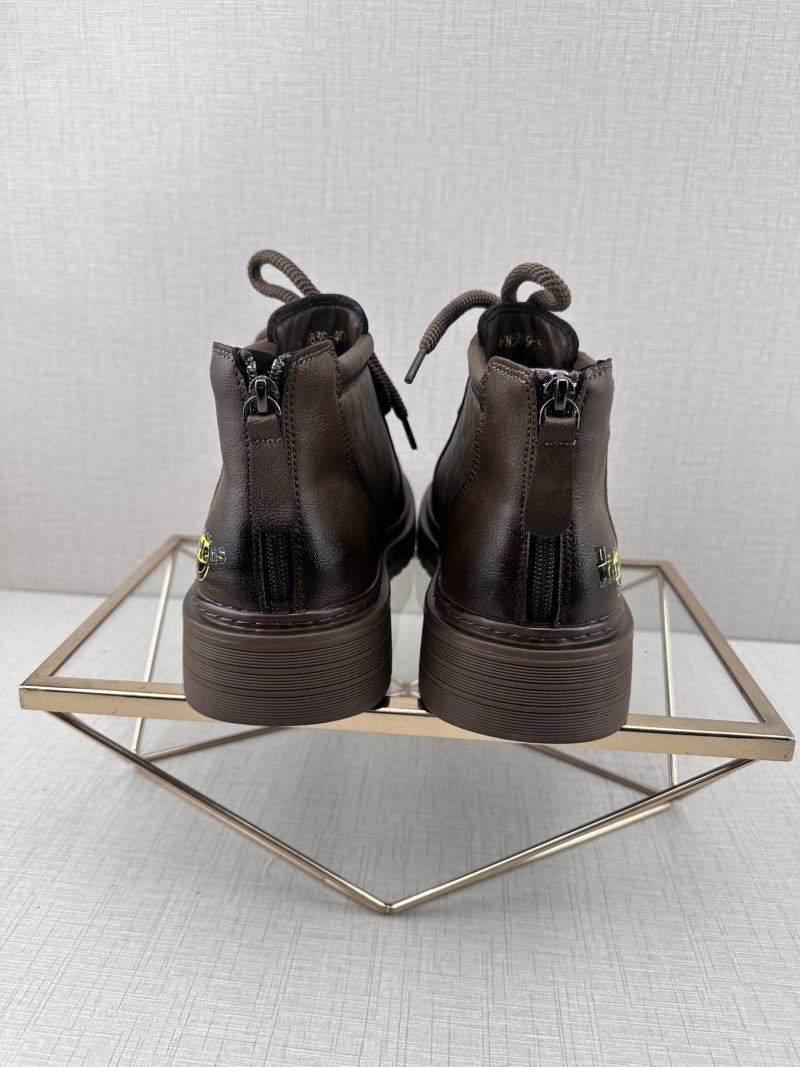 Dr. Martens Q11 Boot view