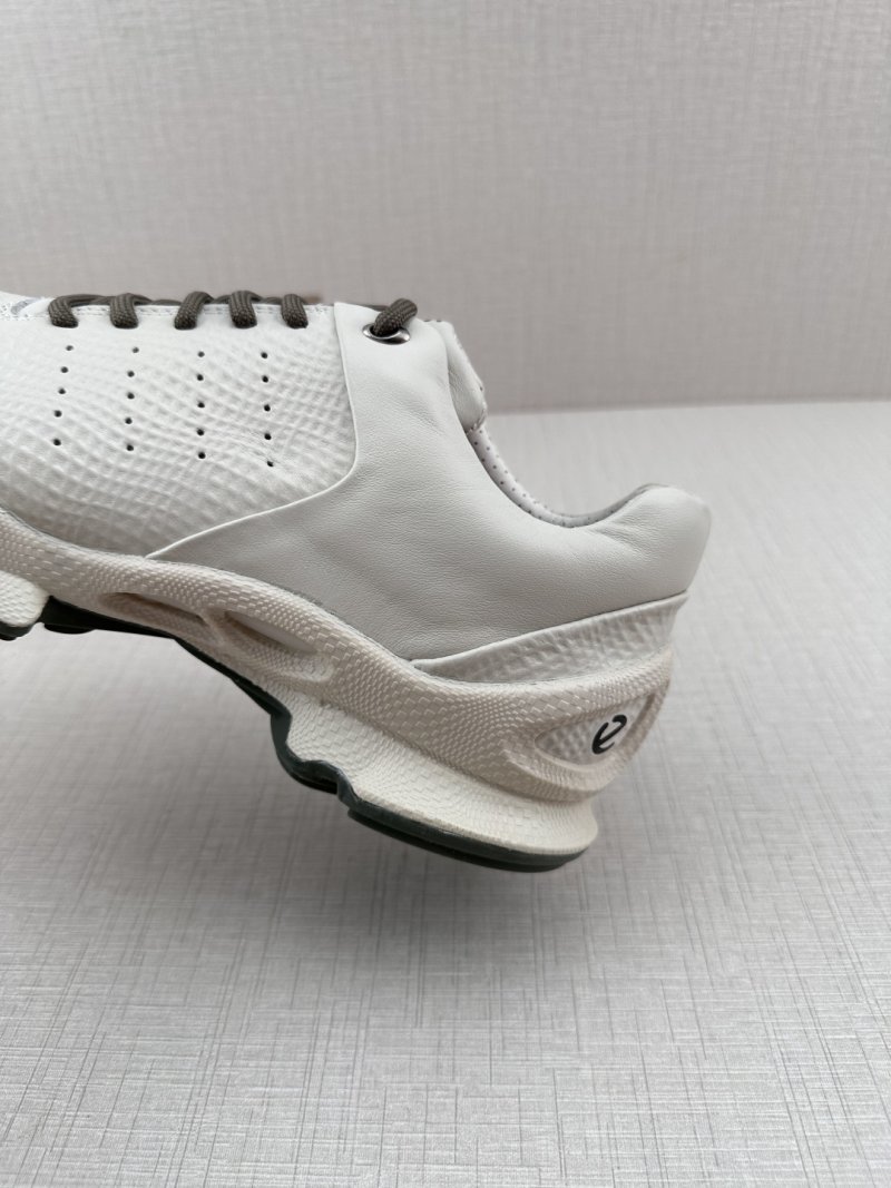 Ecco JJ11 'Red' view
