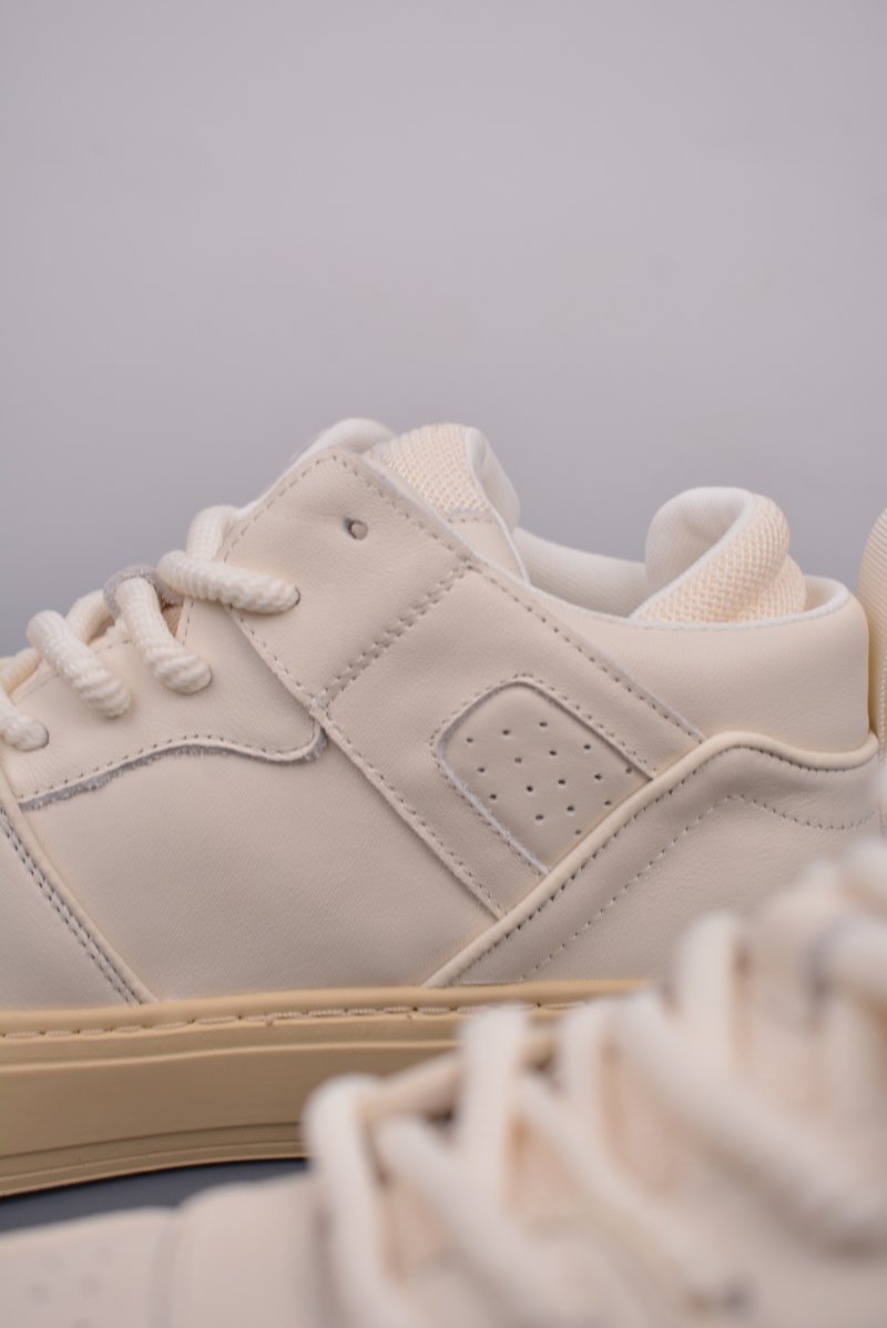 Ecco PU 'White' view