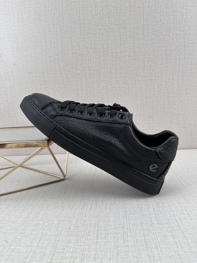Ecco Q11 'Red'