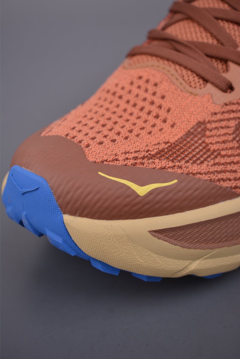 Hoka Challenger 8 view