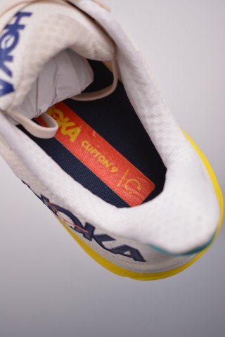 Hoka One view 9