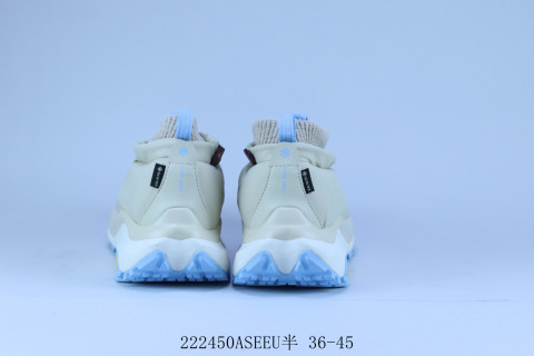Hoka One Kaha 2 Frost Moc GTX view 3