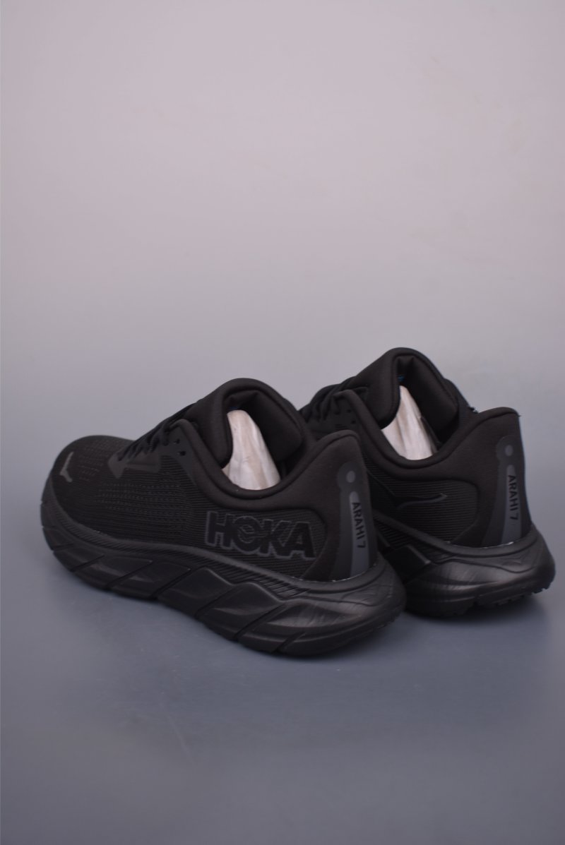 Hoka One M Arahi 7 view
