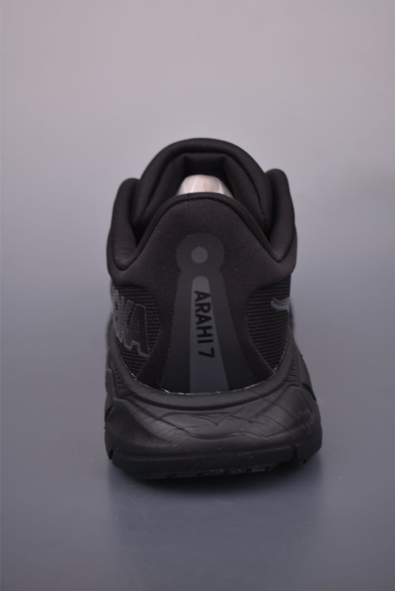 Hoka One M Arahi 7 view