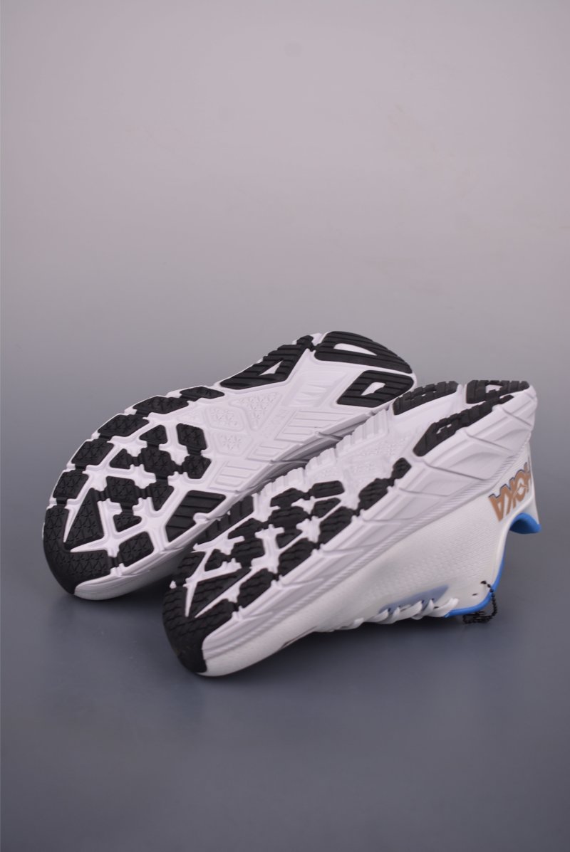 Hoka One M Arahi 7 view