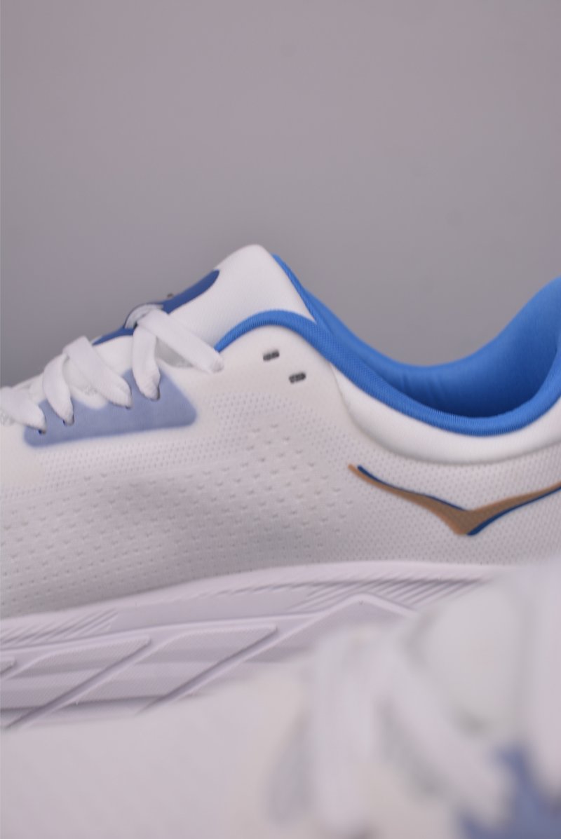 Hoka One M Arahi 7 view