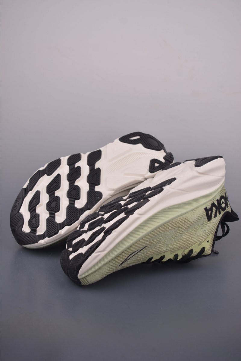Hoka One M Clifton 9 view