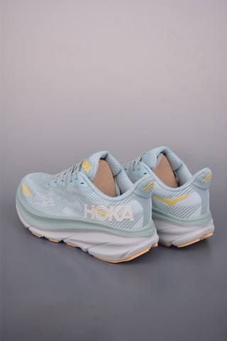 Hoka One M Clifton 9 view 2
