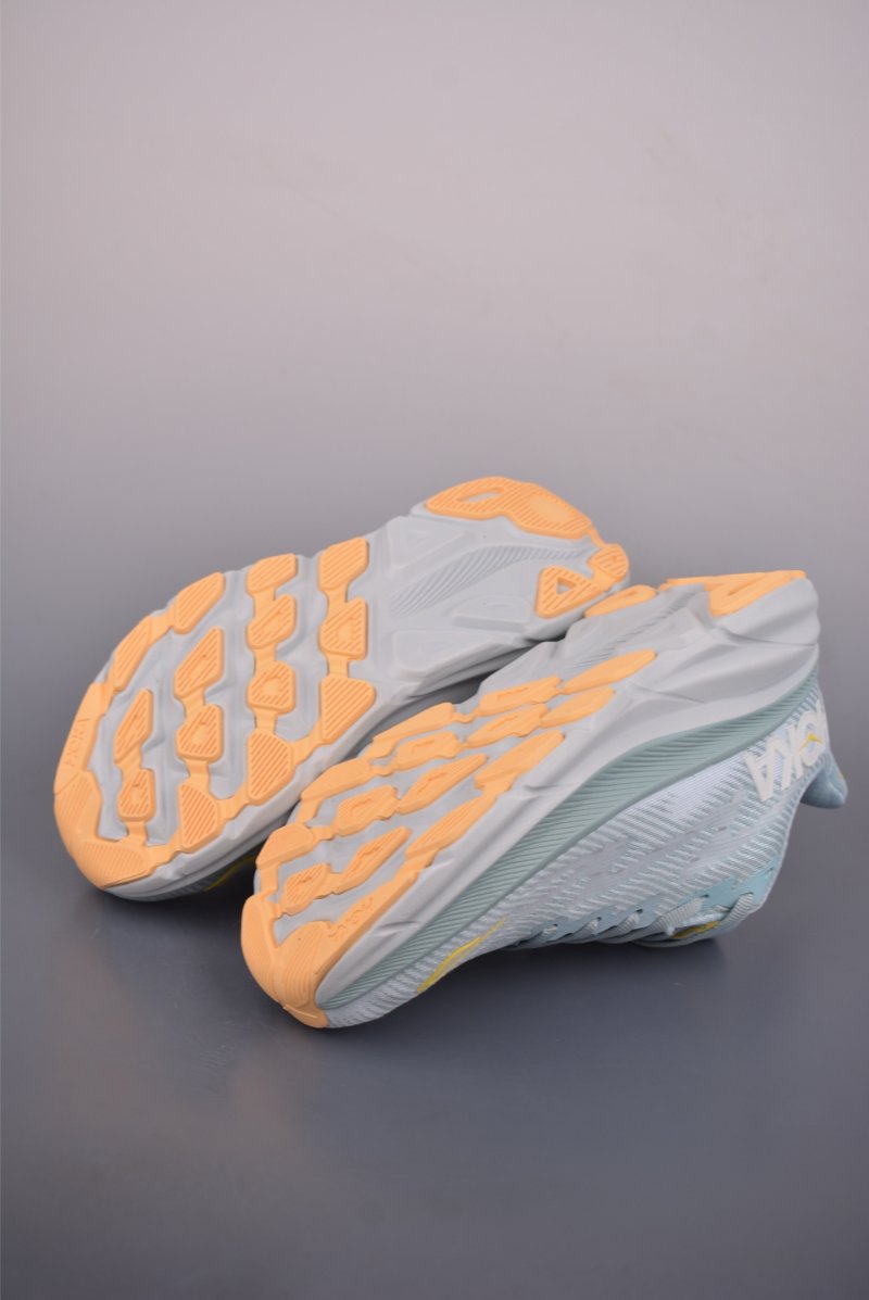 Hoka One M Clifton 9 view