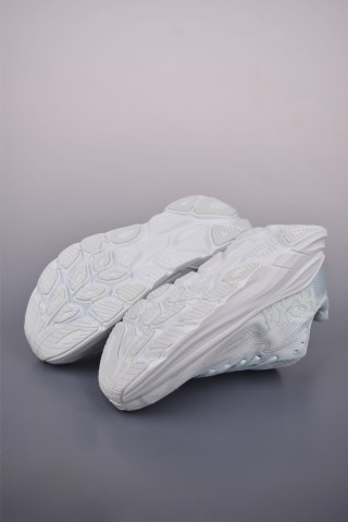 Hoka One M Clifton 9 view 3