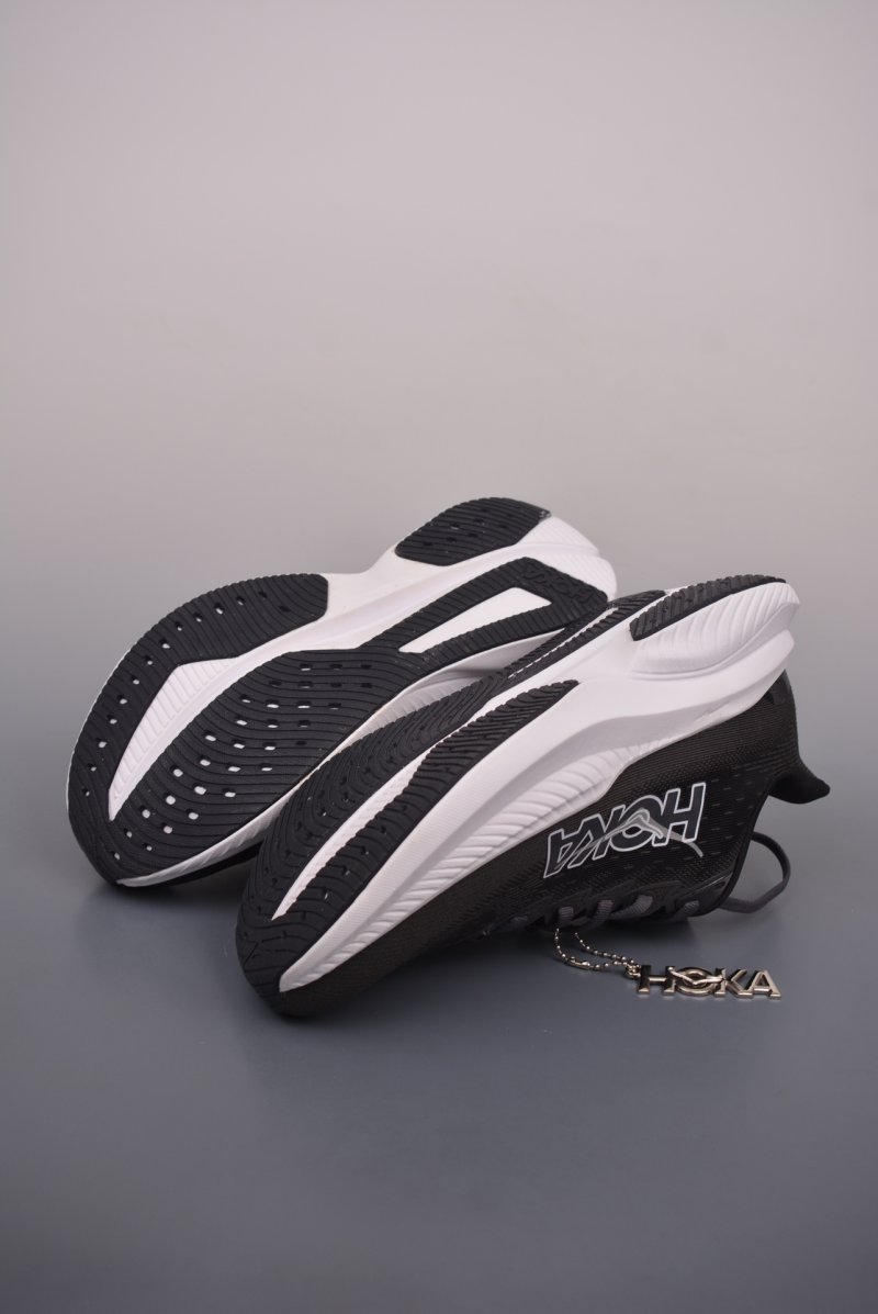 Hoka One One Mach 6 view