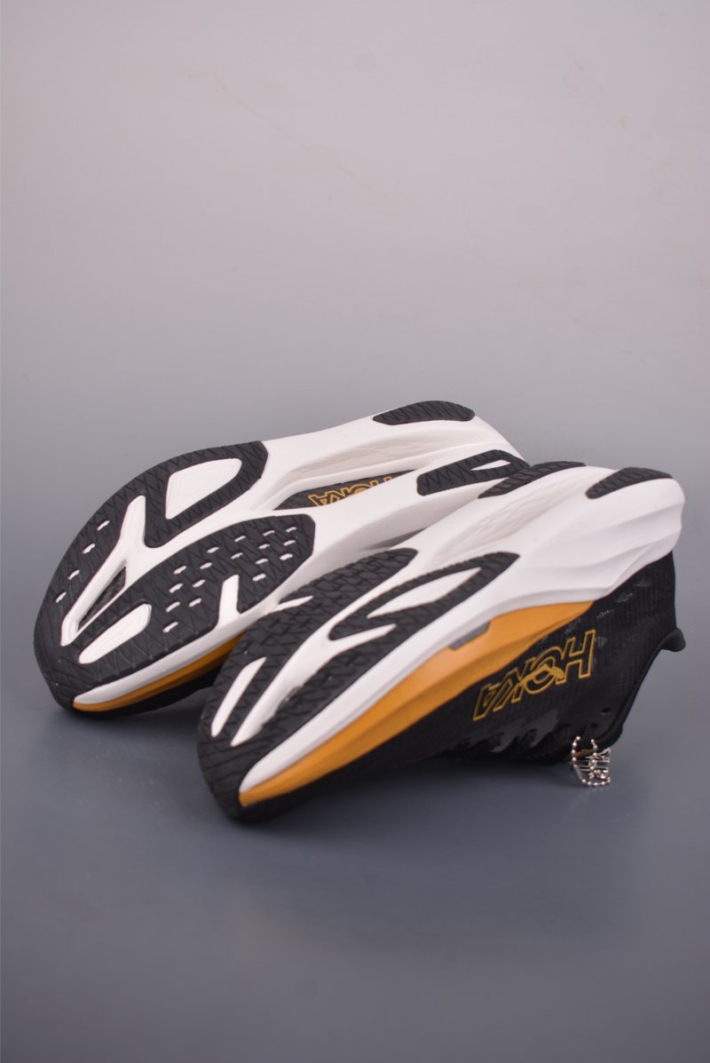 Hoka One One Mafate Speed 4 view
