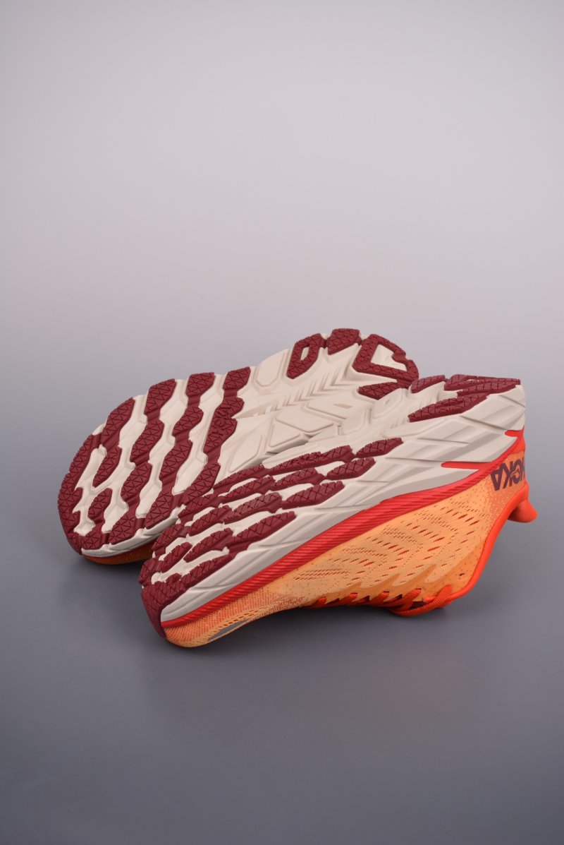 Hoka One One Mclifton 9 view