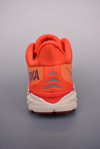 Hoka One One Mclifton 9 view 4