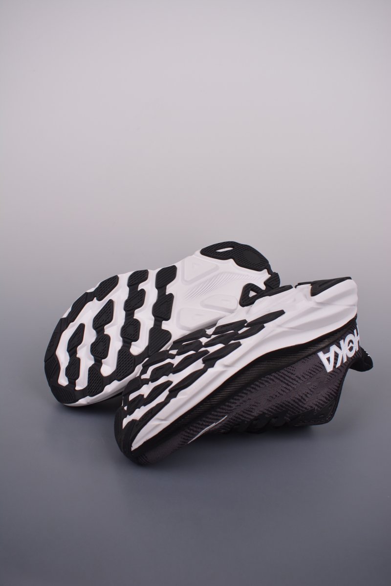 Hoka One One Mclifton 9 view