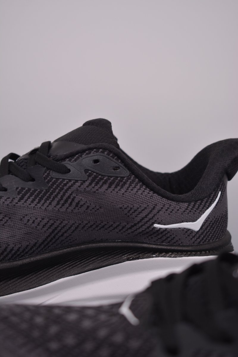 Hoka One One Mclifton 9 view