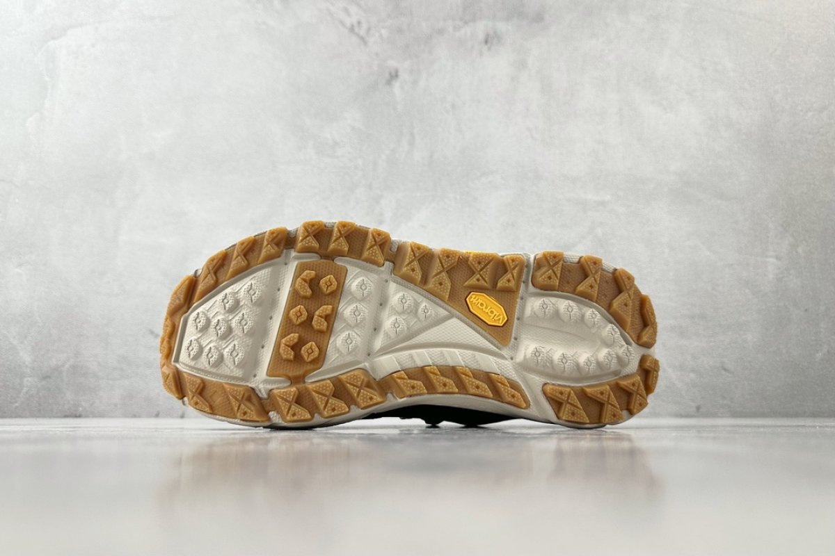 Hoka One One Summit 'Green' view