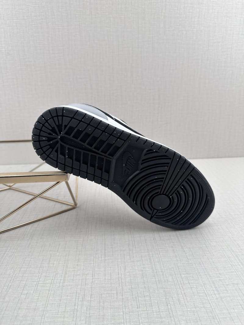 Air Jordan 1 Low view