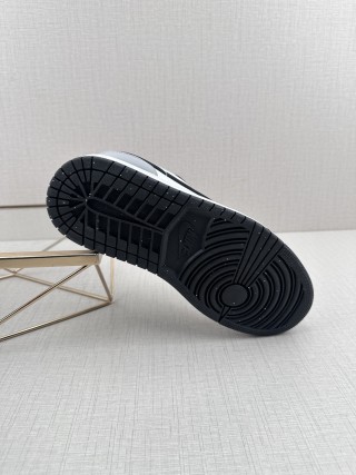 Air Jordan 1 Low view 6