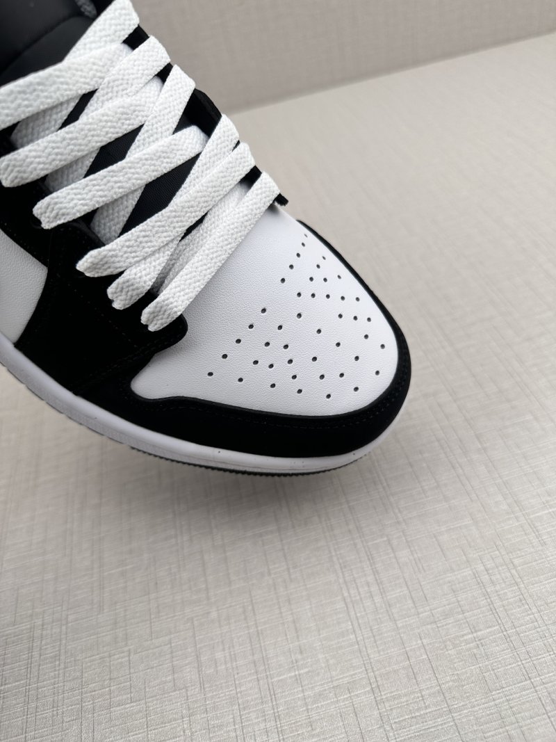 Air Jordan 1 Low view