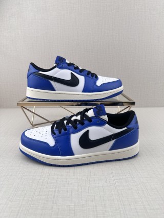Air Jordan 1 Low view 4