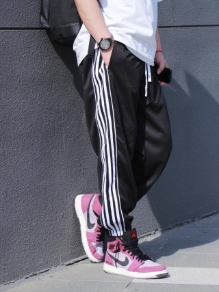 Air Jordan 1 High OG 'Pink' view 1
