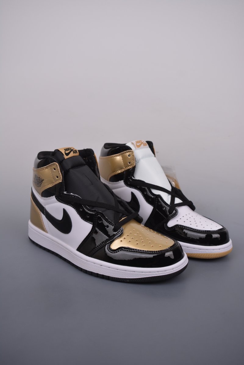 Air Jordan 1 High OG 'Black / Gold'