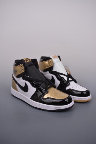 Air Jordan 1 High OG 'Black / Gold' view 1