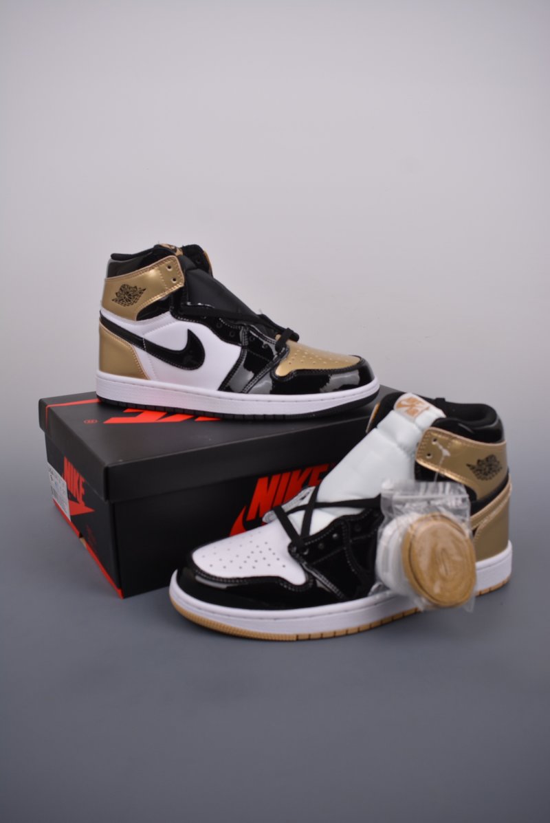 Air Jordan 1 High OG 'Black / Gold' view
