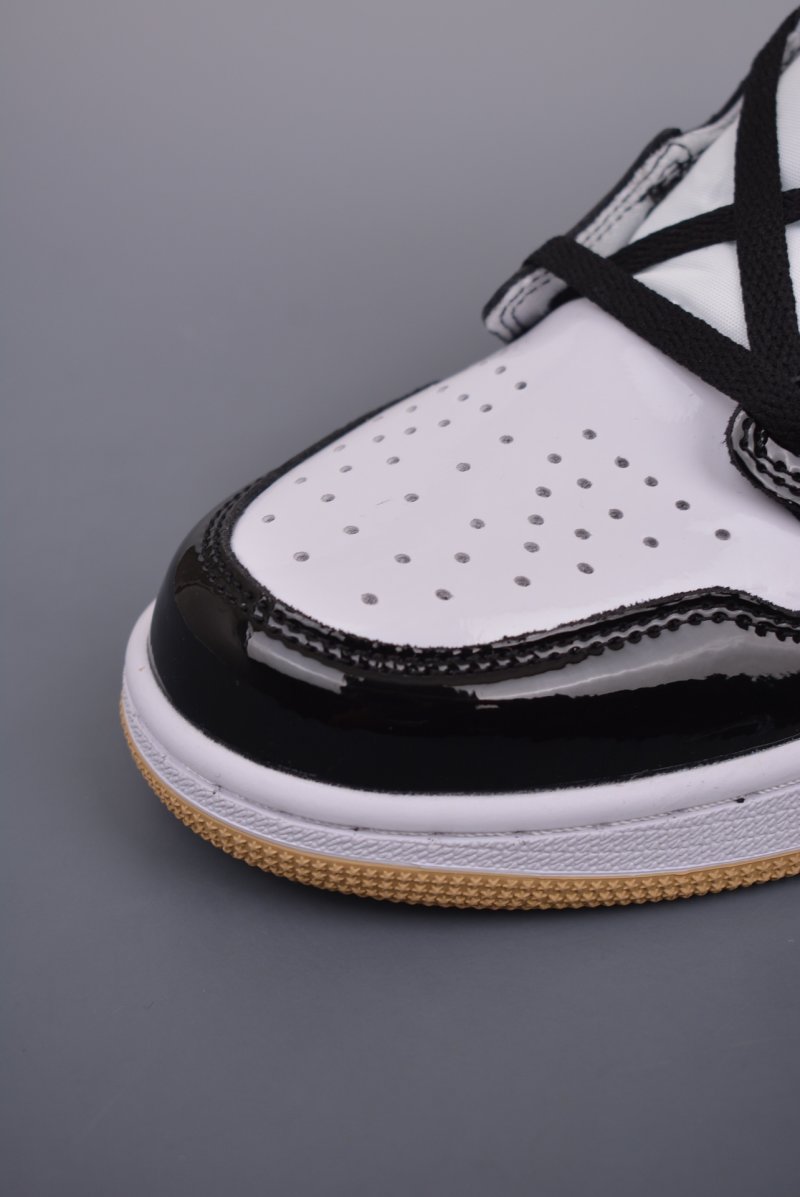 Air Jordan 1 High OG 'Black / Gold' view