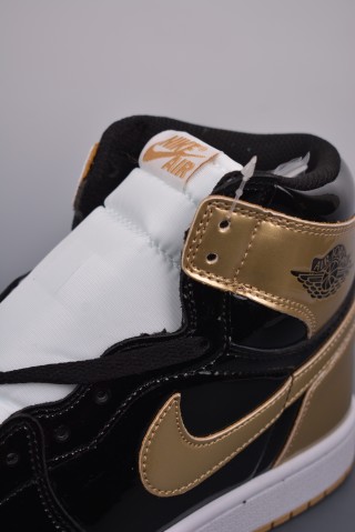 Air Jordan 1 High OG 'Black / Gold' view 7
