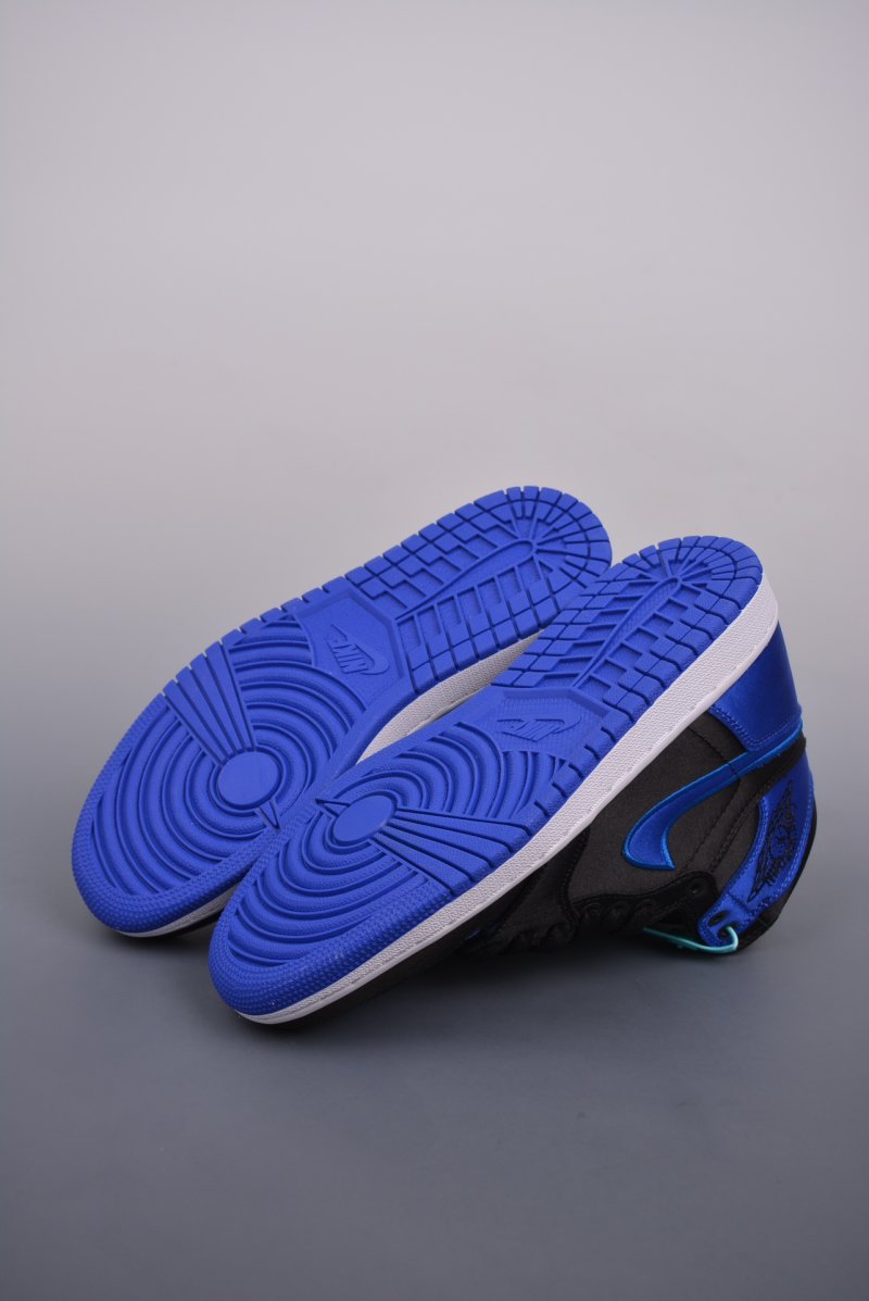 Air Jordan 1 High OG 'Blue Silk' view