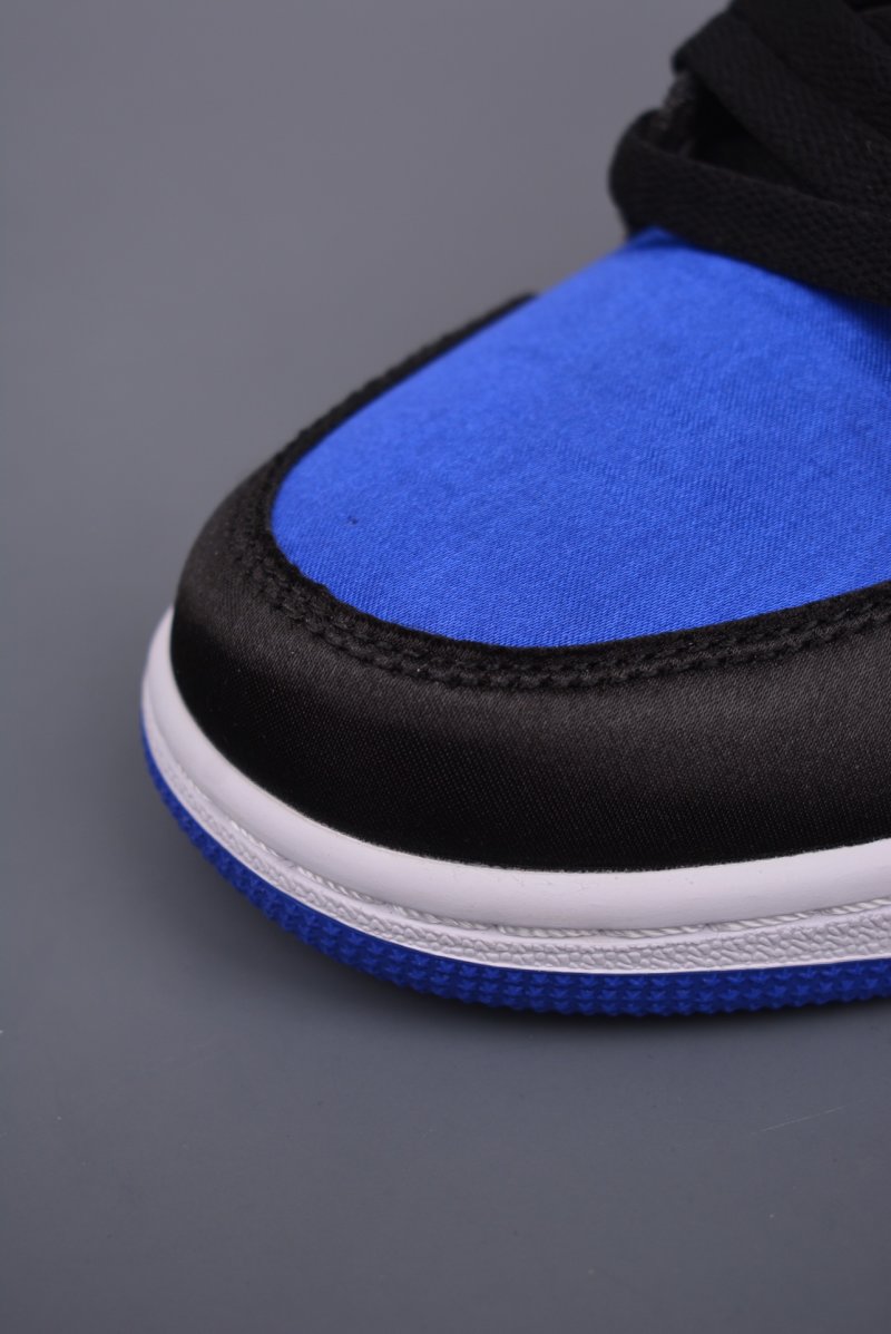 Air Jordan 1 High OG 'Blue Silk' view