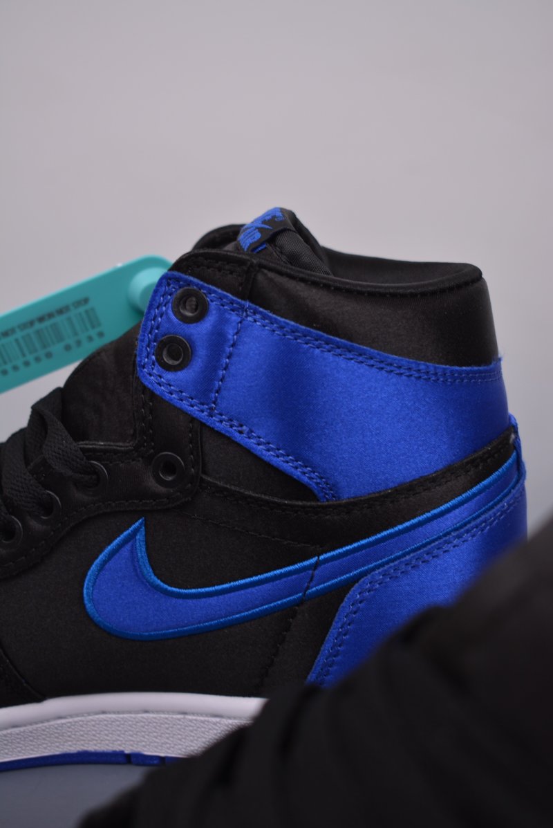 Air Jordan 1 High OG 'Blue Silk' view