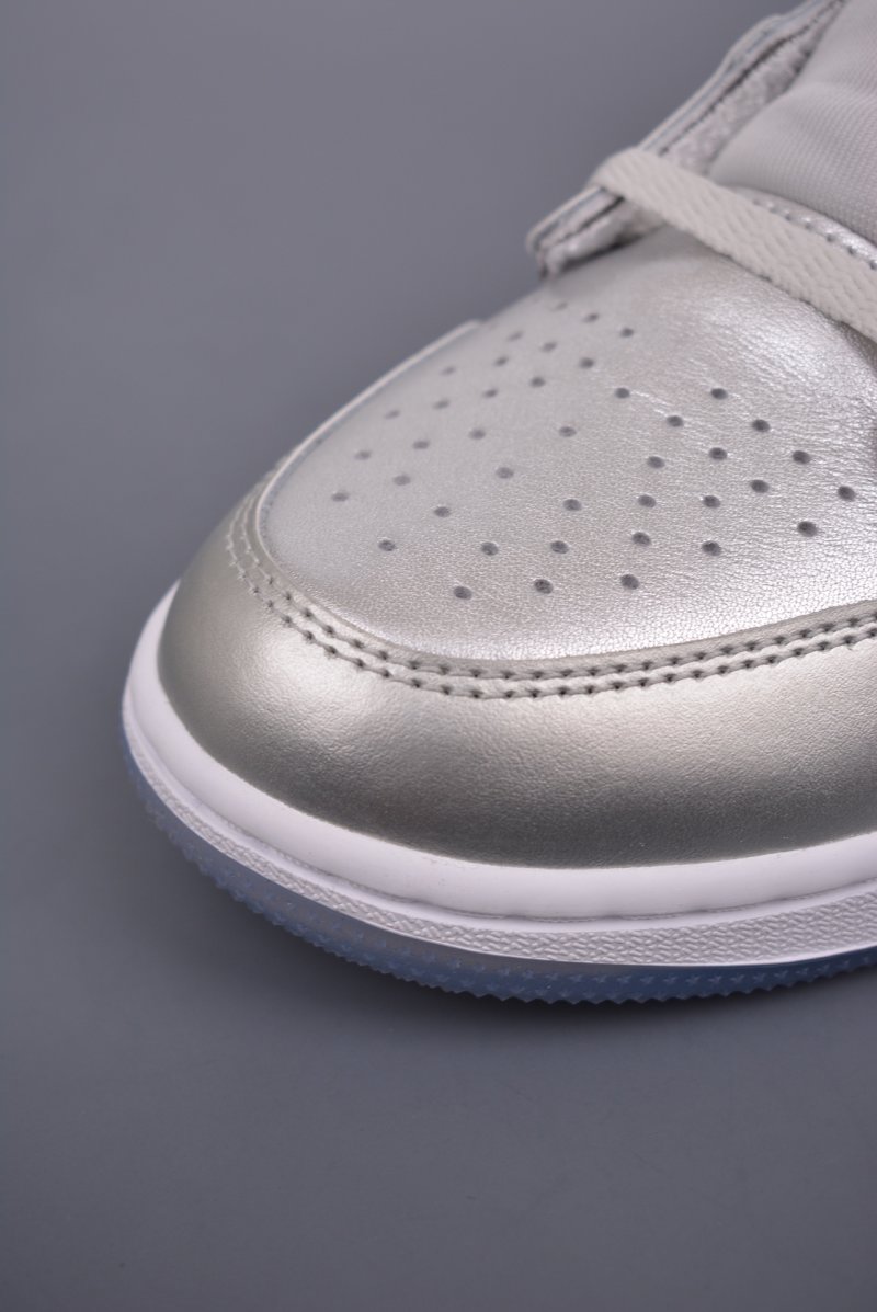 Air Jordan 1 High OG 'White / Silver' view