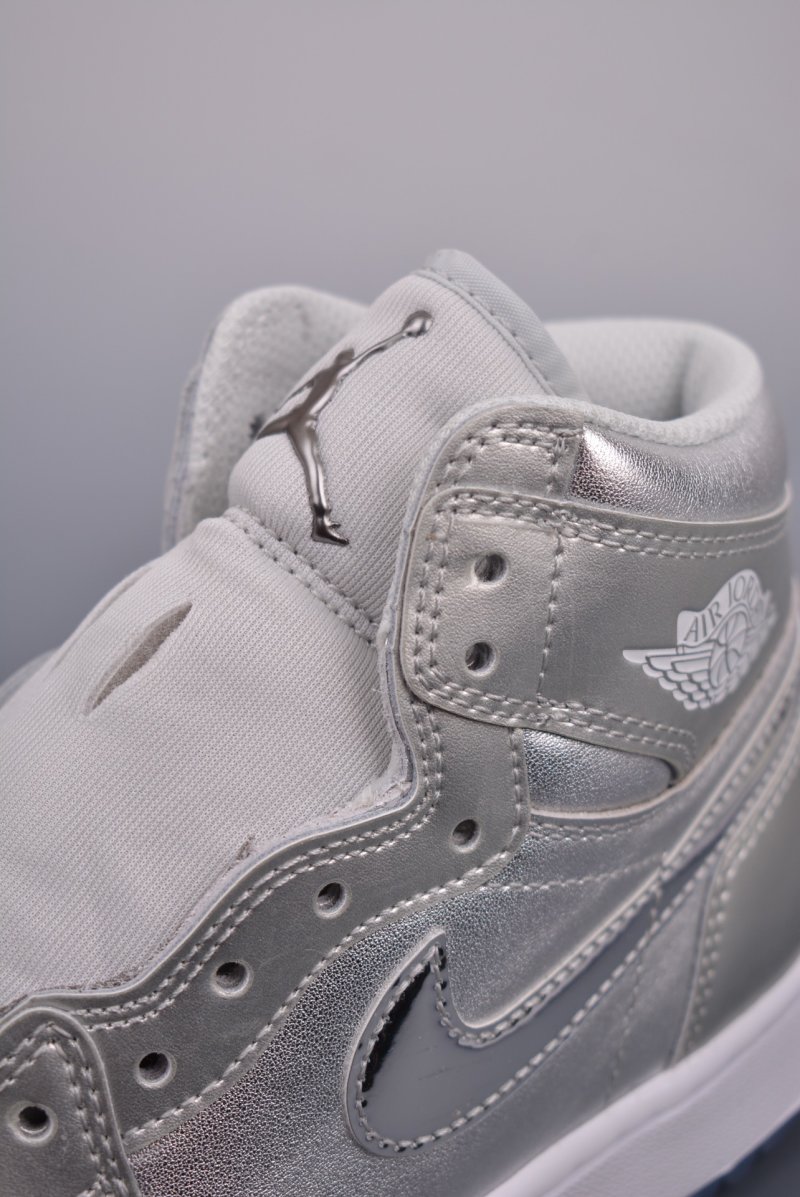 Air Jordan 1 High OG 'White / Silver' view