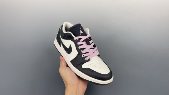 Air Jordan 1 Low 'Charcoal' view 1
