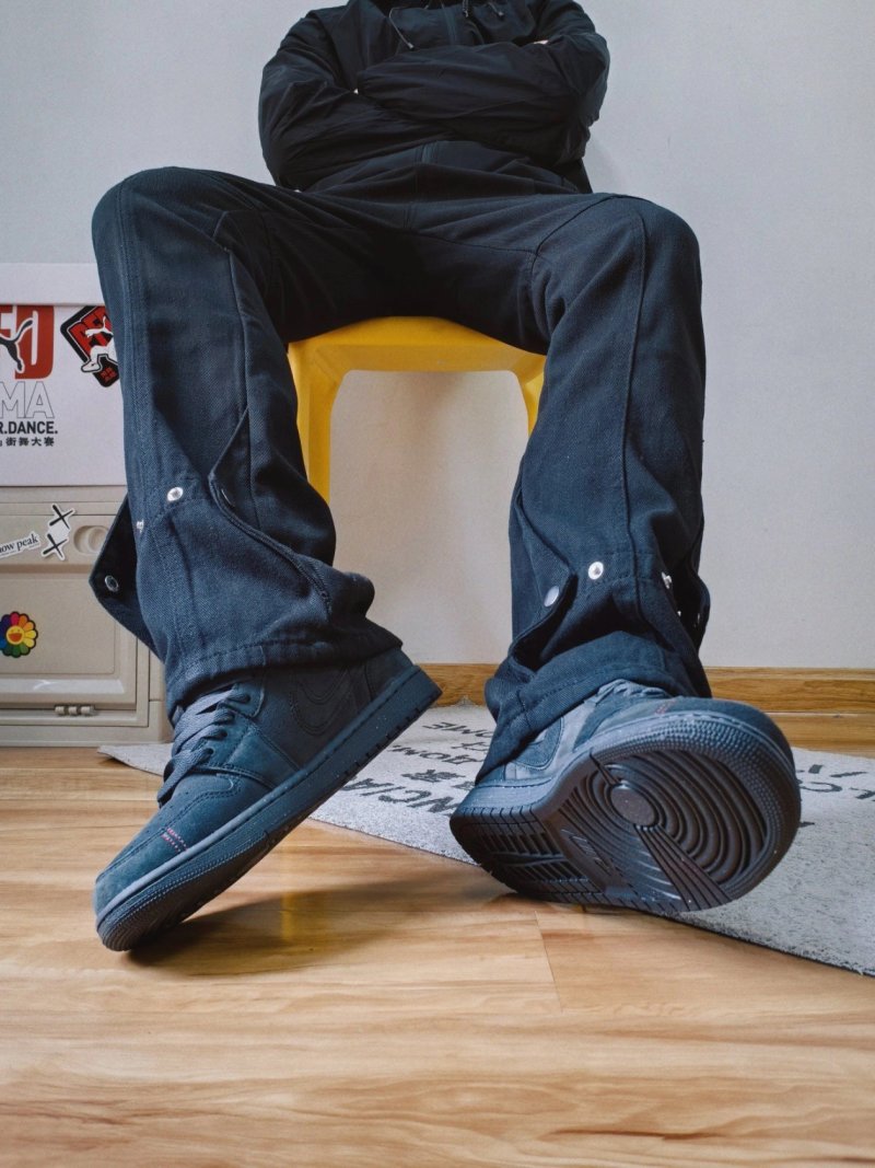 Air Jordan 1 Low view
