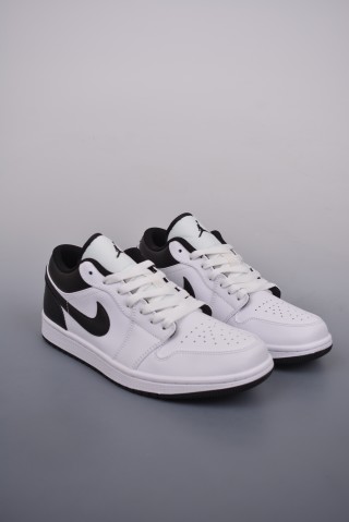 Air Jordan 1 Low 'Black / White' view 1