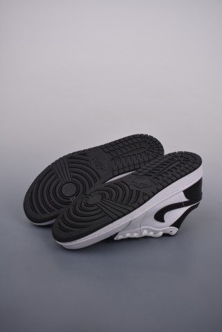 Air Jordan 1 Low 'Black / White' view 3