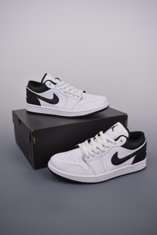 Air Jordan 1 Low 'Black / White' view 5