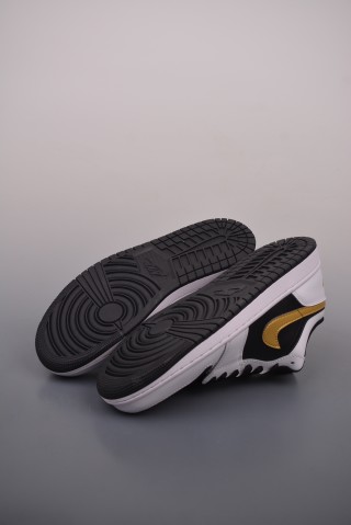 Air Jordan 1 Low 'Black / Gold' view 3
