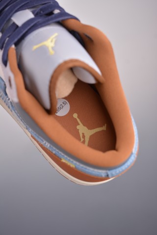 Air Jordan 1 Low 'White / Blue' view 9
