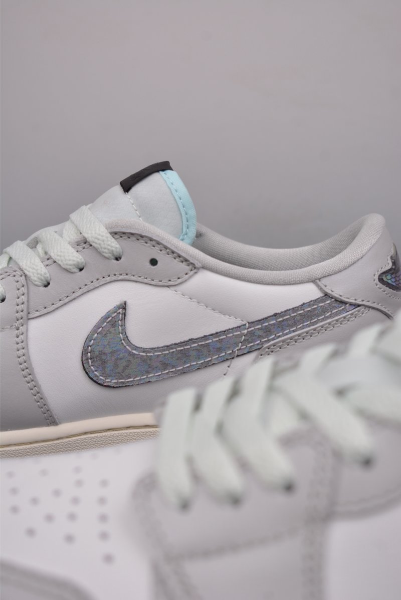 Air Jordan 1 Low 'White / Grey' view