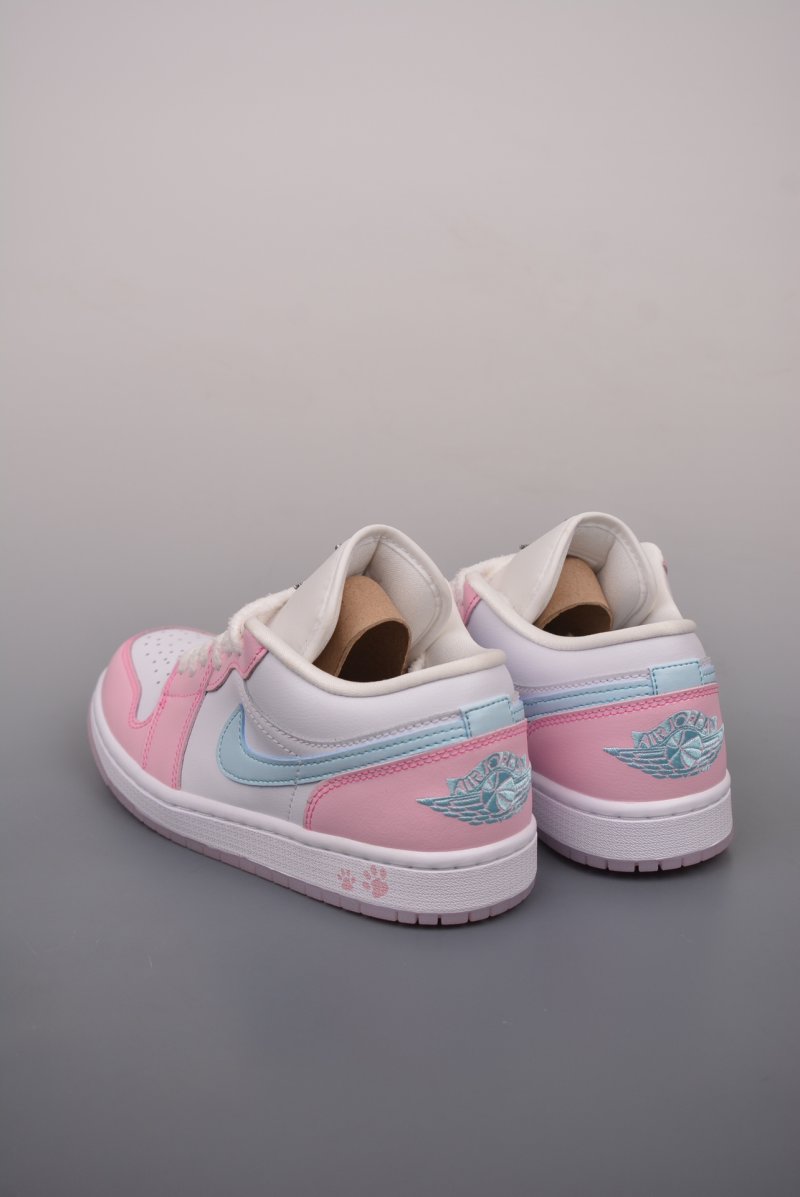 Air Jordan 1 Low 'Ice Cream Blue / Pink' view