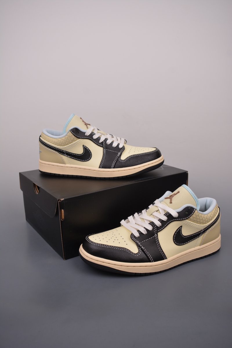 Air Jordan 1 Low 'Black / White' view