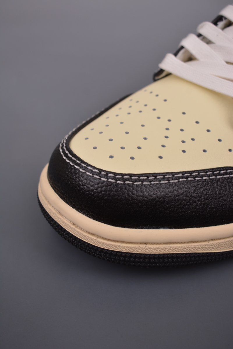 Air Jordan 1 Low 'Black / White' view