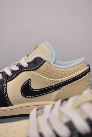 Air Jordan 1 Low 'Black / White' view 8