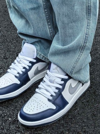 Air Jordan 1 Low 'Navy Blue' view 2